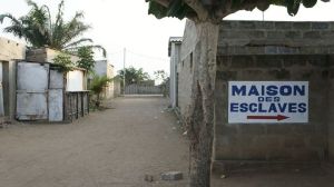Entree de la Maison des Esclaves a Agbodrafo, un lieu ou furent entreposes des Africains par les Negriers Europeens